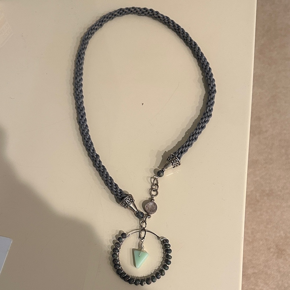 Elegant Gold Necklace with Pendant